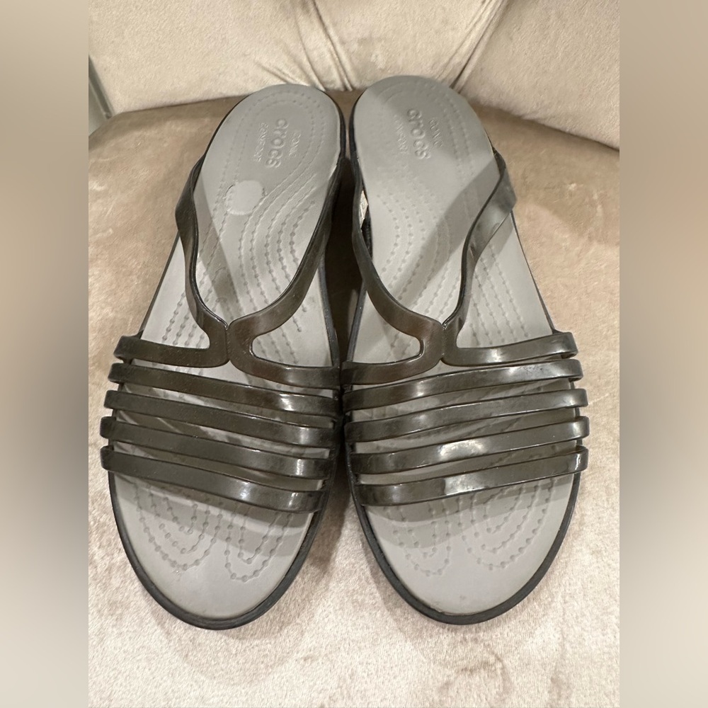 Crocs Isabella Women’s Size 8 Mini Wedge Jelly Sandals Black/Smoke Clear Strappy